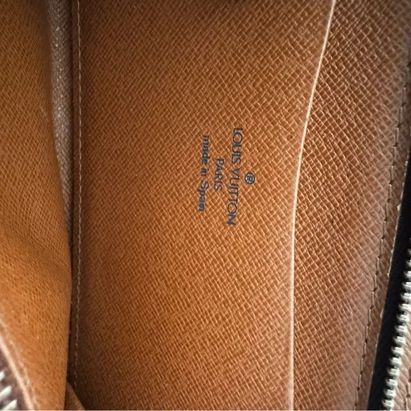 - Louis Vuitton Monogram Porte Monnaie
Zippy Long Wallet/Preloved 1998 - Picture 11 of 17